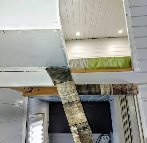 Tiny White Bukurešť